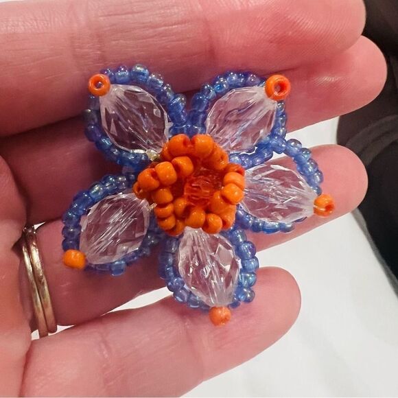 Decorative Flower Shaped Beaded Earrings - Picture 9 of 10